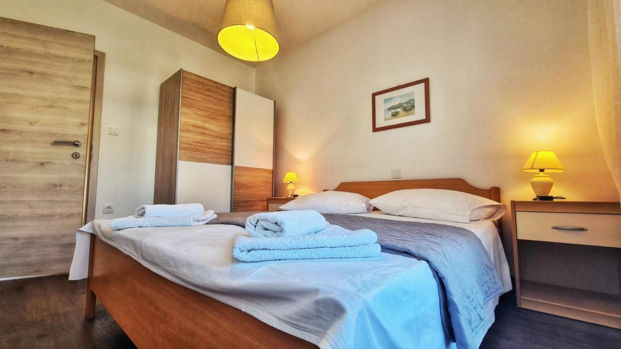 Apartments Ribaric Palit Eksteriør bilde